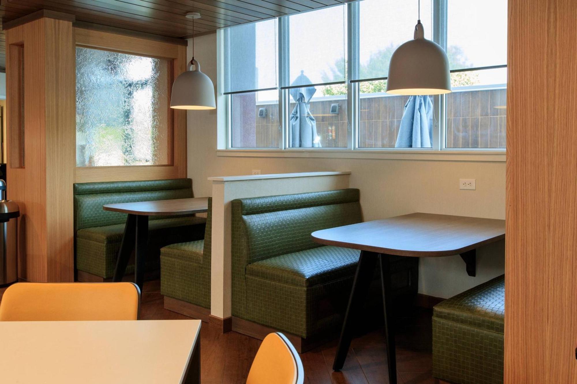 Fairfield Inn & Suites By Marriott Philadelphia Valley Forge/Great Valley Berwyn Exteriör bild