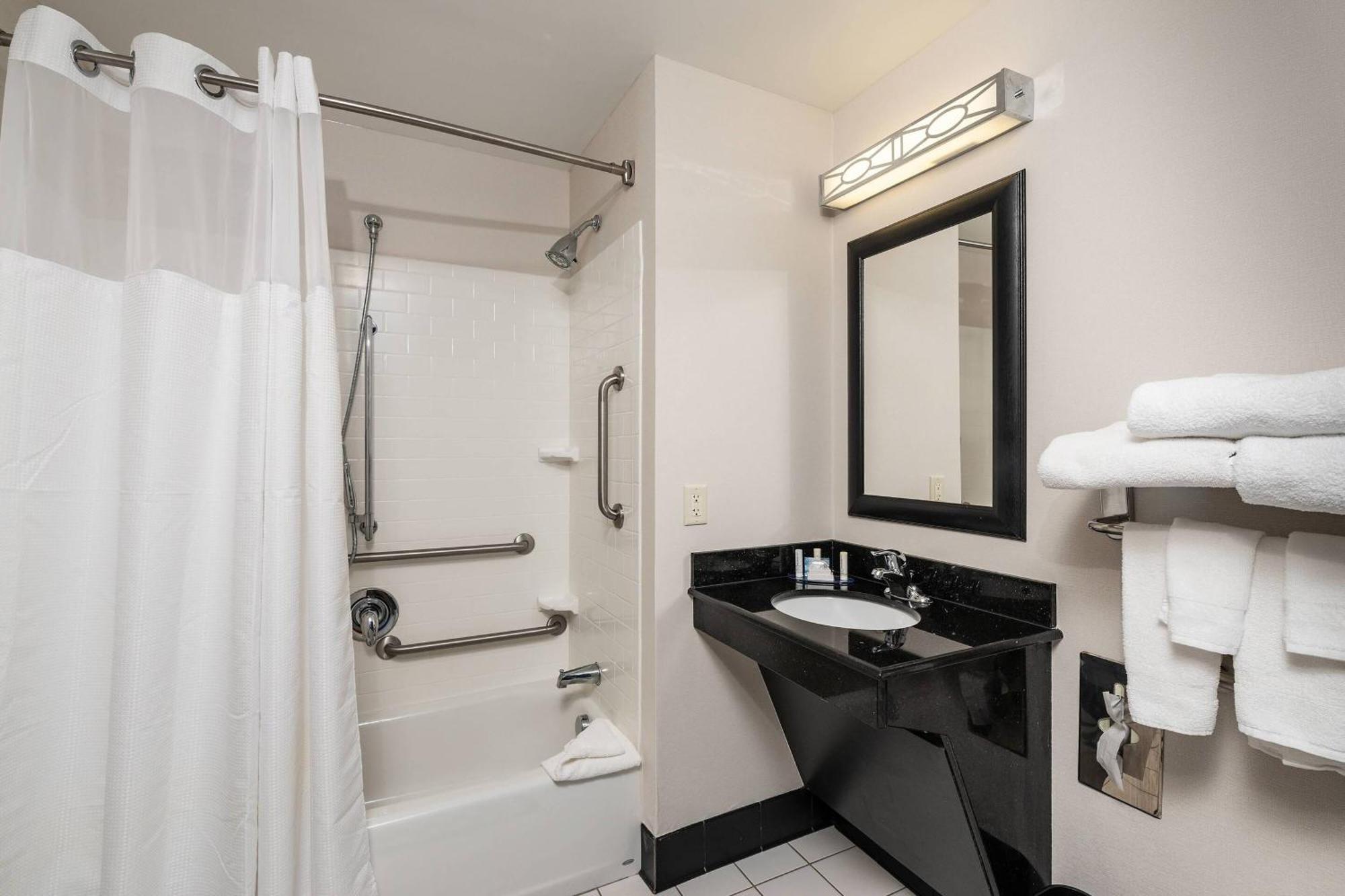 Fairfield Inn & Suites By Marriott Philadelphia Valley Forge/Great Valley Berwyn Exteriör bild